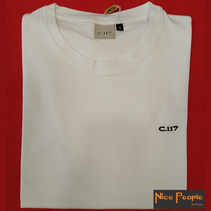 T-Shirt de manga curta branco com logo bordado no peito.
Composição: 90% Algodão + 10% Elastano