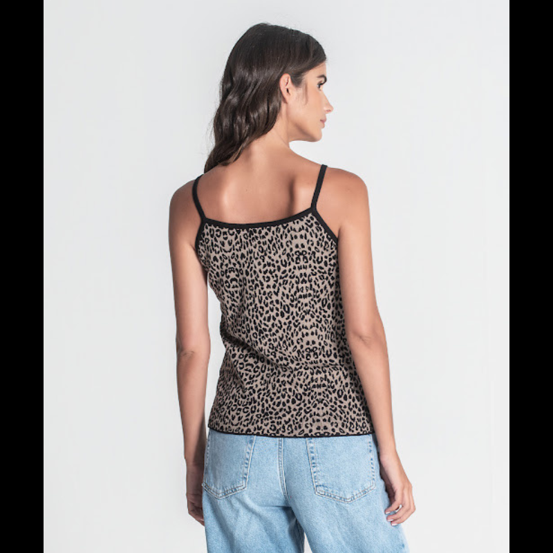 Top de malha, de alças, com padrão animal print.
Composição: 67%Liocel + 33%Algodão