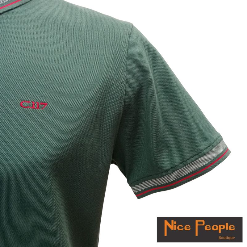 Polo Piquet manga curta verde C117 - Pormenor da manga com branco e vermelho