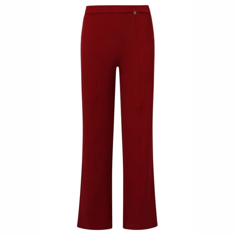 Calças stretch em bordô. Calças com costura na frente e com elástico na cintura.
Composição: 95%Poliéter + 5%Spandex