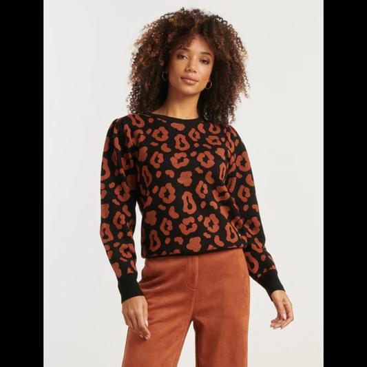 Camisola de decote redondo com padrão animal print em preto e cognac. Camisola de mangas compridas com volume.
Composição: 52%Viscose + 28%Poliéster + 20%Nylon