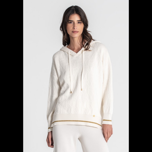Camisola, em crú, de decote redondo e com textura de relevos "RR". Camisola com capucho e detalhas em dourado.
Composição: 60%Liocel + 30%Algodão + 10%Lurex