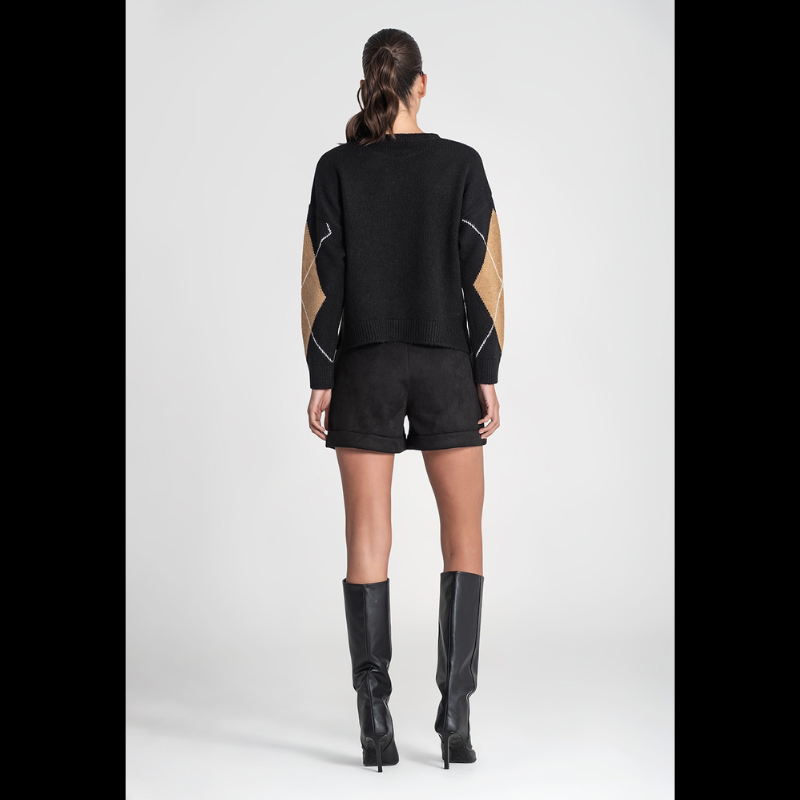 Camisola jacquard losangos em preto e camel. Camisola com detalhes bordados a lantejoulas.