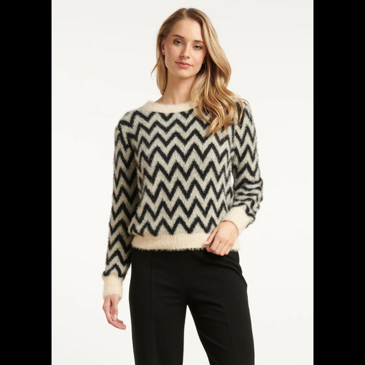 Camisola de decote redondo e de malha fofinha com padrão em zig zag em branco e preto.
Composição: 100%Acrílico