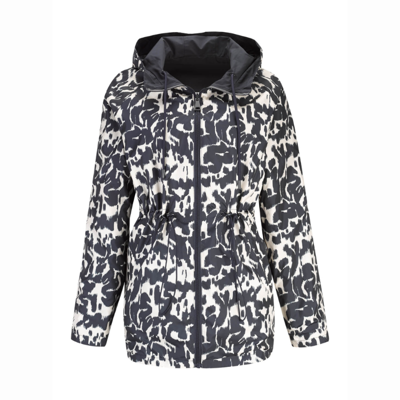 Parka reversível que oferece dois estilos numa única peça. Um lado azul marinho liso para looks clássicos e profissionais, o outro com estampado animal em tons de bege e azul para um toque mais personalizado e moderno. Parka com fecho de correr frontal, capuz, bolsos laterais e cintura com elástico ajustável para um conforto adaptável. Versátil e prática, é a escolha ideal para quem valoriza conforto e elegância no dia a dia.