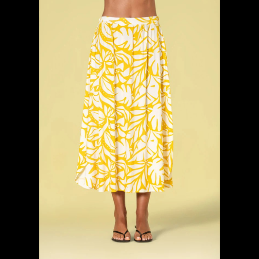 Saia comprida versátil em tons quentes de bege e amarelo, com um padrão floral delicado que traz movimento e personalidade a qualquer look. A cintura ajustável com elástico na parte de trás permite um ajuste personalizado para máximo conforto. Perfeita para criar looks sofisticados do dia para a noite, combina facilmente com peças básicas ou mais elaboradas do seu guarda-roupa.