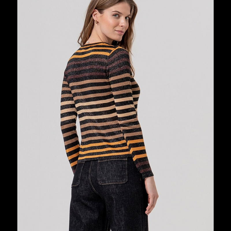 Camisola de malha fina com decote redondo, perfeita para looks versáteis do dia a dia. Apresenta um padrão de riscas em preto, amarelo e castanhos em vários tons, complementado por detalhes em brilho dourado que adicionam um toque de sofisticação.
