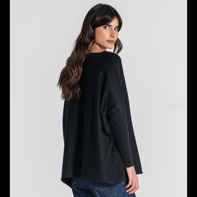 Camisola oversize, em preto, com punho justo