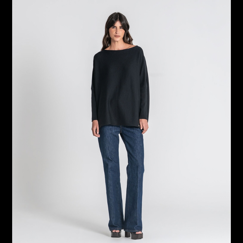 Camisola oversize, em preto, com punho justo